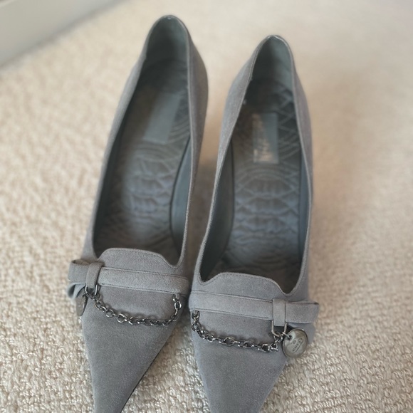 Gucci Suede Pumps with chain detail - Picture 3 of 8